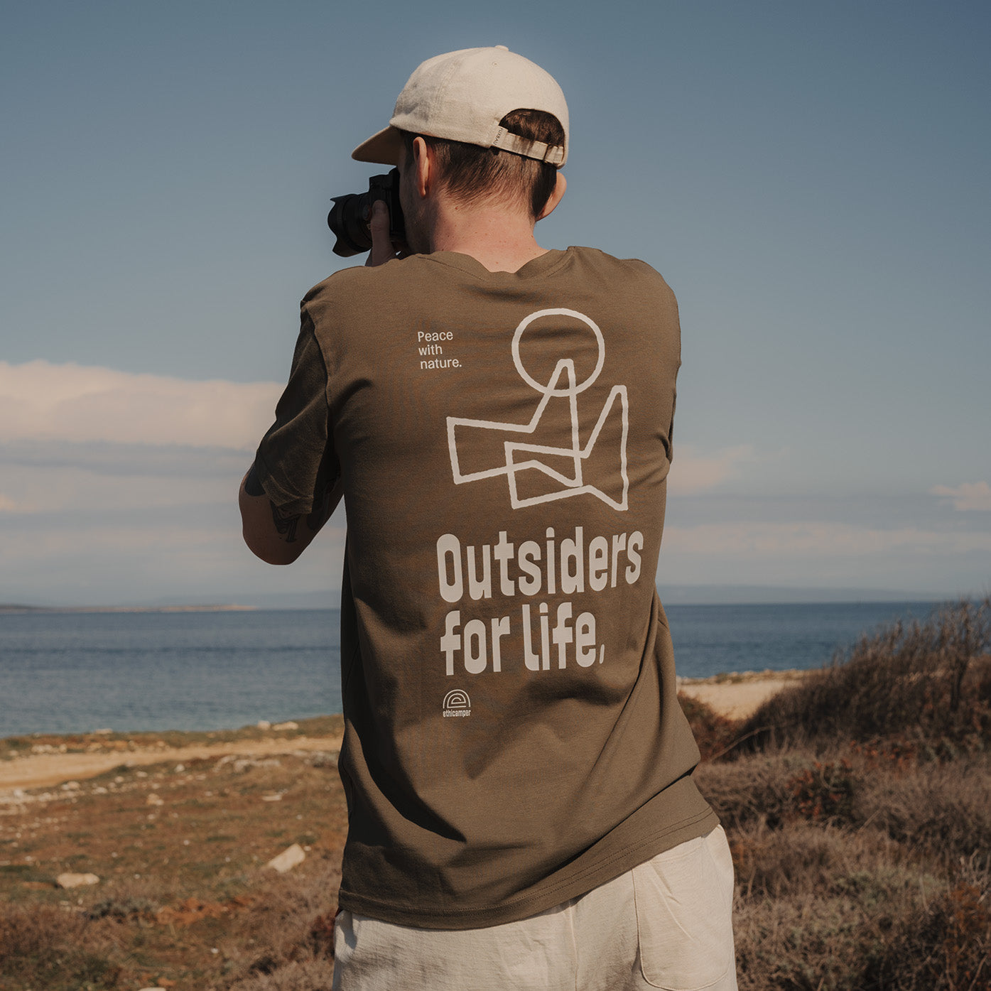 T-Shirt Outsiders khaki