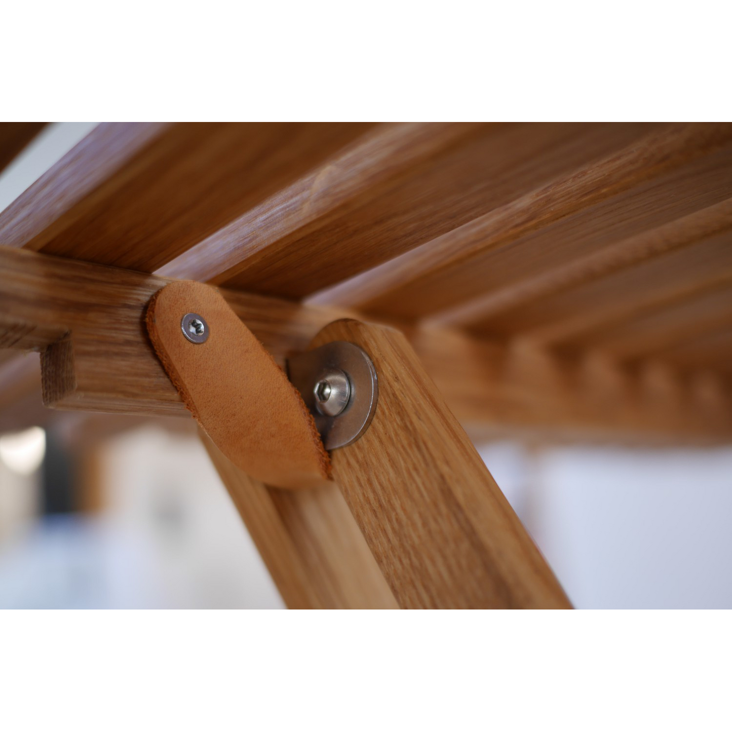 Detail Kampiertisch Innen Halteriemen für Tischplatte
