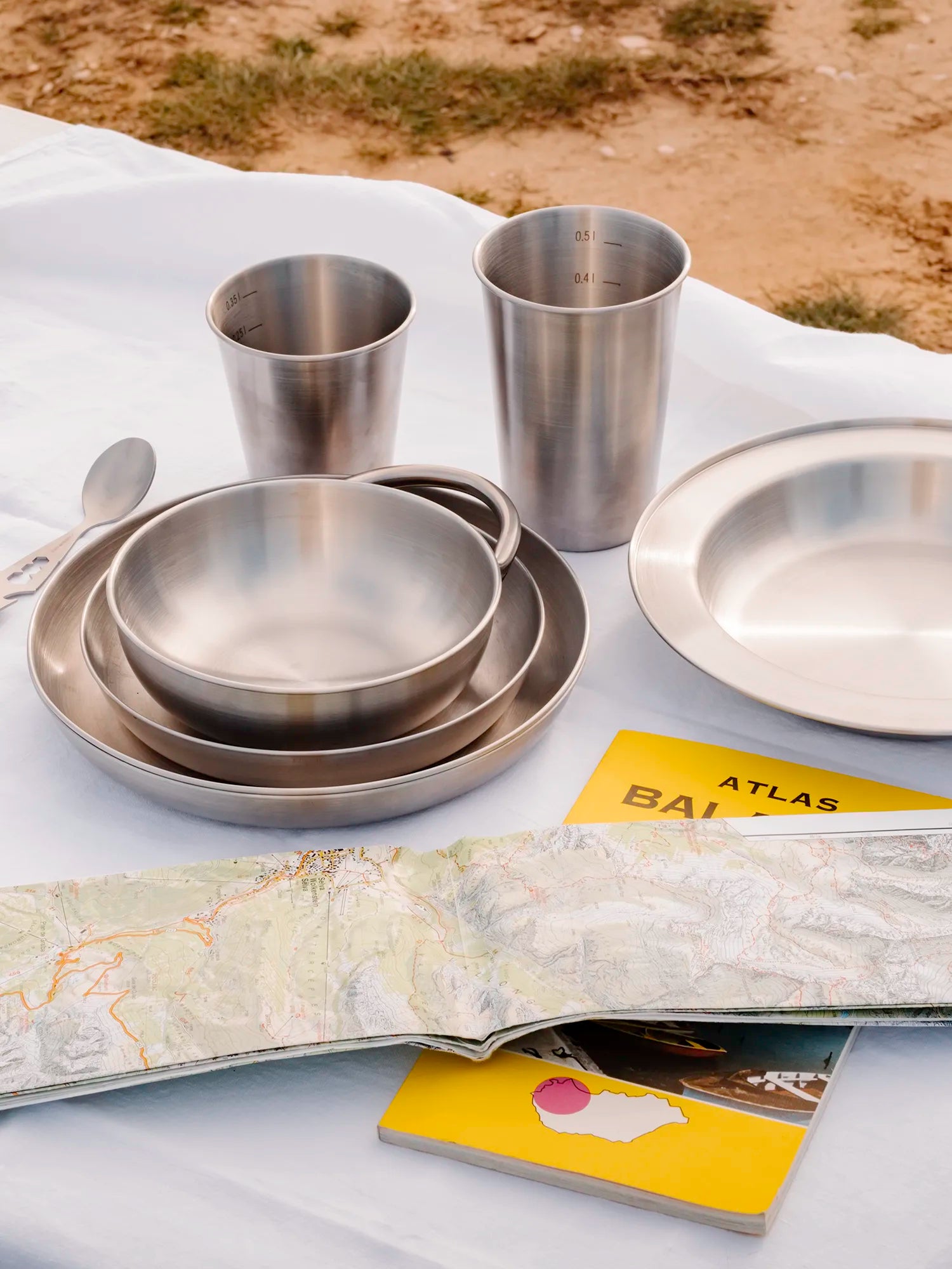 Campinggeschirr aus Edelstahl, Edelstahlteller klein und groß, Bowl mit Griff und Tiefer Teller aus Edelstahl, Trinkbecher in zwei Größen
